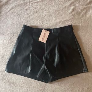 Missguided High Waist Black Faux Leather Shorts Side Zip NWT Sz. 8
